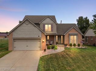 3151 Goldenrod Dr, Rochester Hills, MI 48307