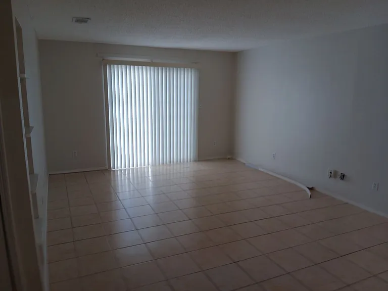1612 Green Briar Pkwy #1 — Photo 4
