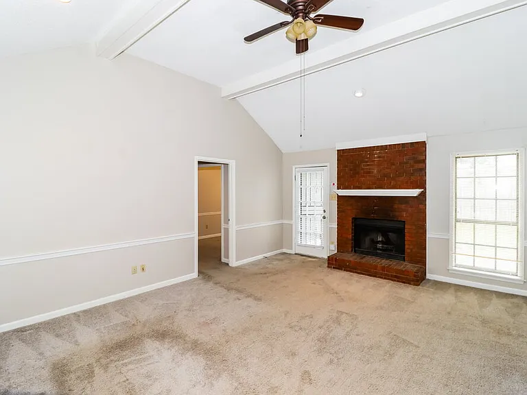 423 Cairn Cv — Photo 6
