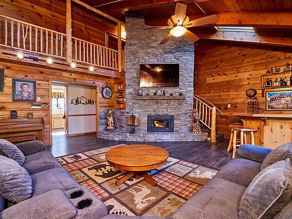 3rd image of 22402 Ponderosa Dr