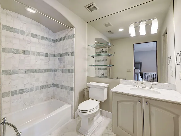 5610 Lynbrook Dr — Photo 40