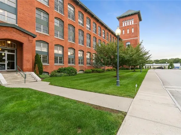 1 Tupperware Dr Unit 318, North Smithfield, RI 02896