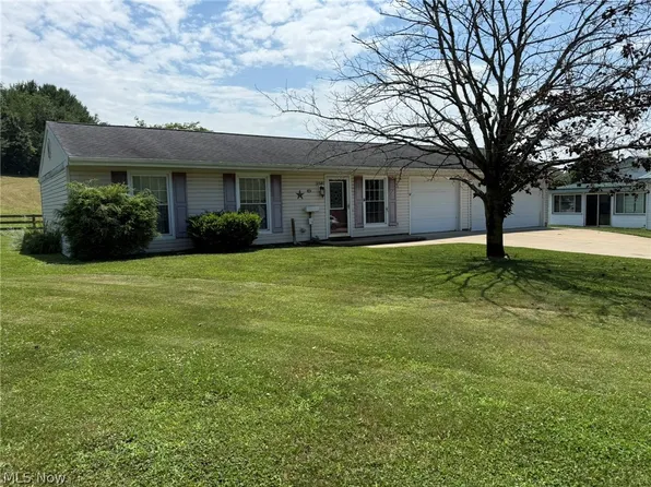 1019 Gordon Sq NE, Bolivar, OH 44612