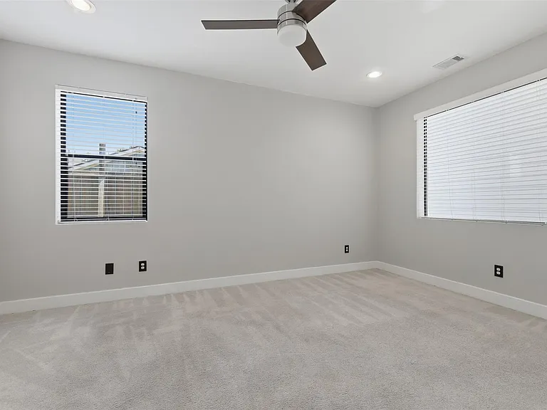 2403 Everett St #A — Photo 5