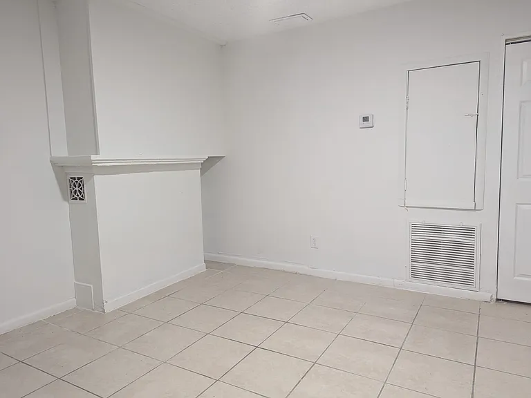1005 Mayflower Rd — Photo 9