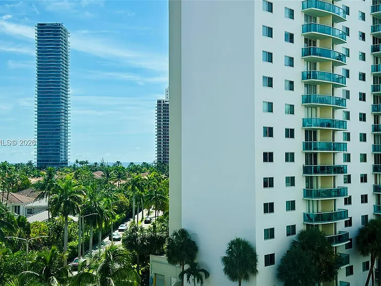 19390 Collins Ave #624 — Photo 6