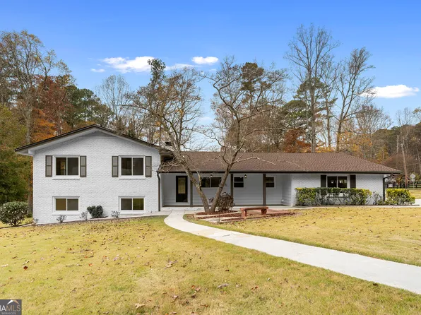 5401 Smoke Rise Dr, Stone Mountain, GA 30087