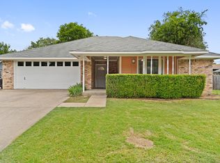 910 Waterbury St, Grand Prairie, TX 75051