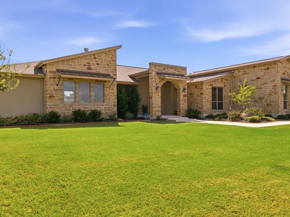 263 TRIPLE R DR, La Vernia, TX 78121