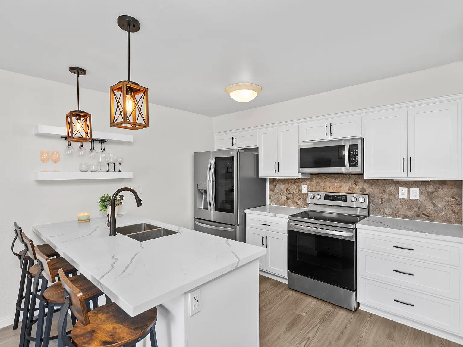 1 bed, 702 sqft, $3,900 — Photo 3