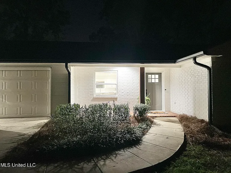 107 Pine Rd — Photo 16