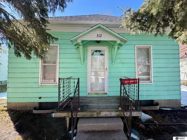 312 N Madison St, Brainard, NE 68626