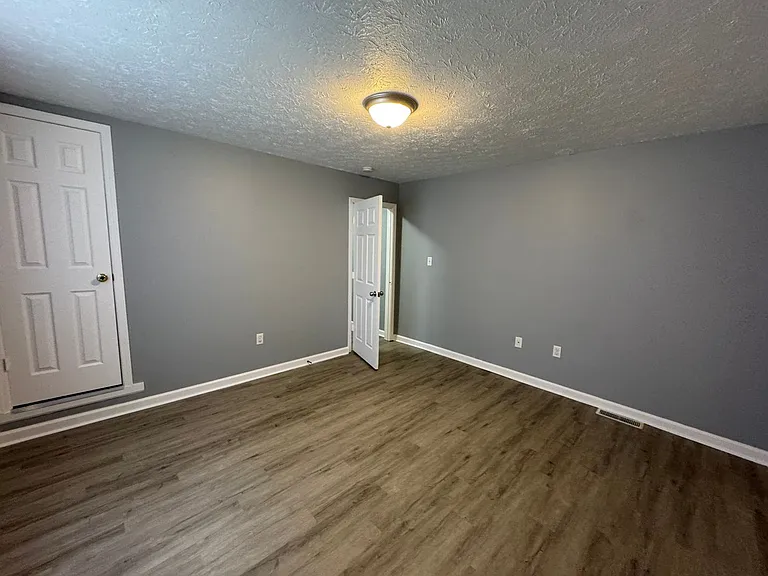 1122 S Sheffield Ave — Photo 17