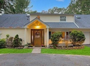 136 Holbrook Rd, Holbrook, NY 11741