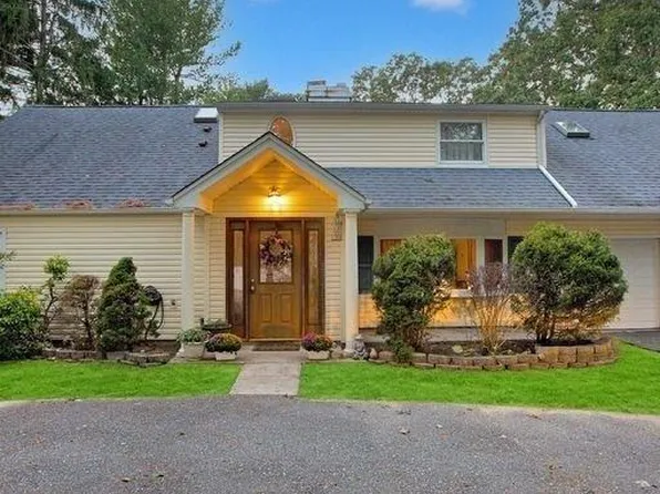 136 Holbrook Road, Holbrook, NY 11741