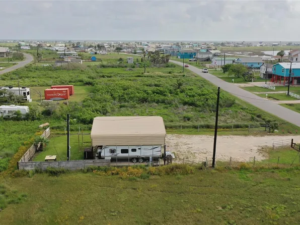 876 County Road 201, Bay City, TX 77414