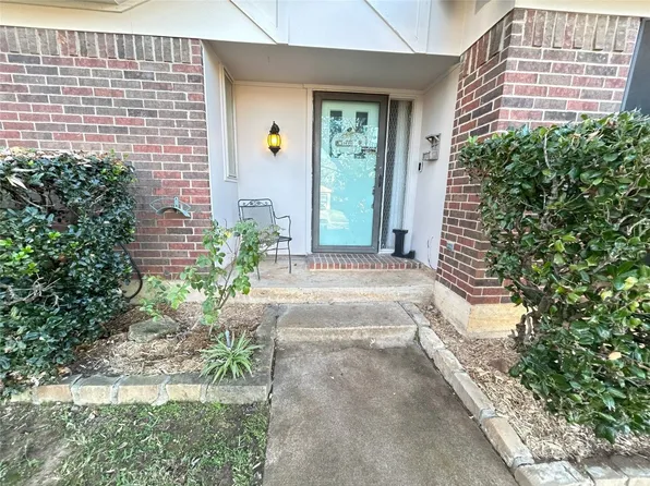 3808 Fox Hollow Dr, Bedford, TX 76021