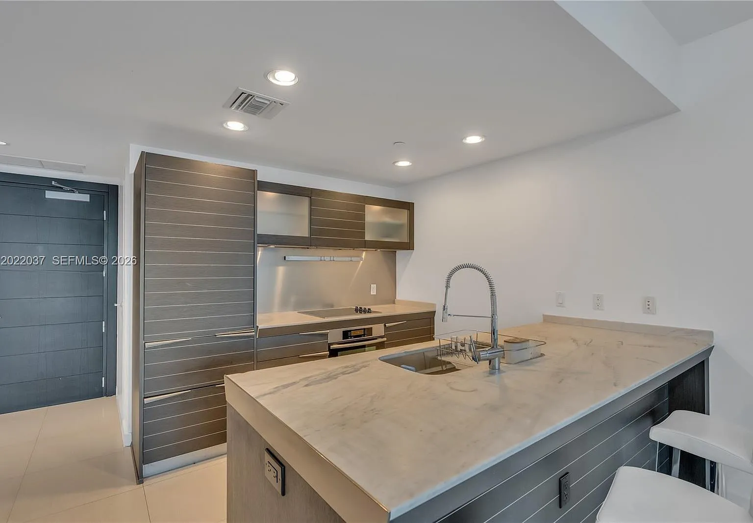 1 bed, 822 sqft, $3,950 — Photo 4
