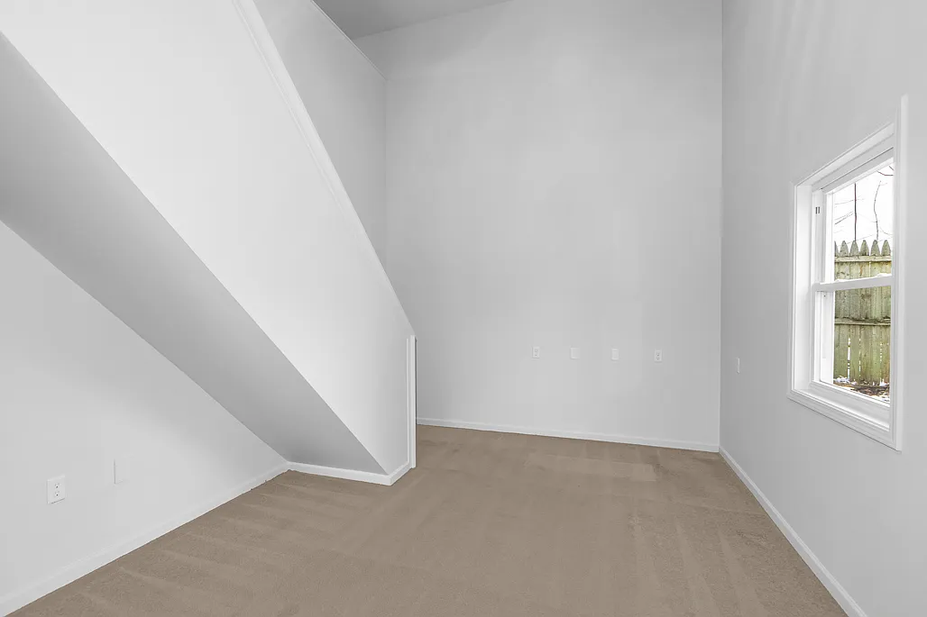 1 bed, 750 sqft, $995 — Photo 3