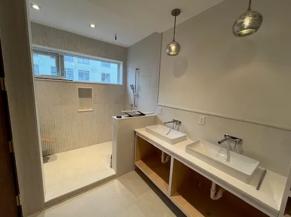 87 Jefferson Street image 5 of 12