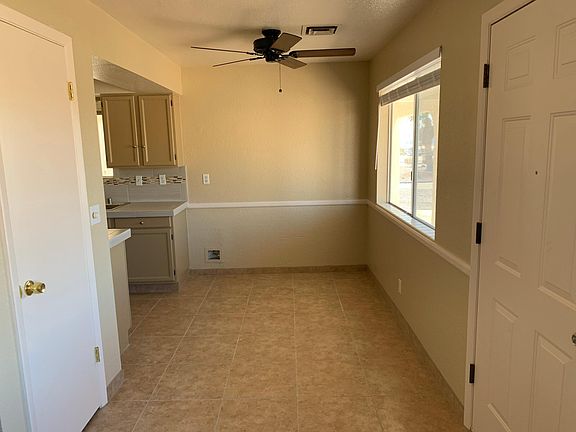 Dinning Room off the kitchen and living room