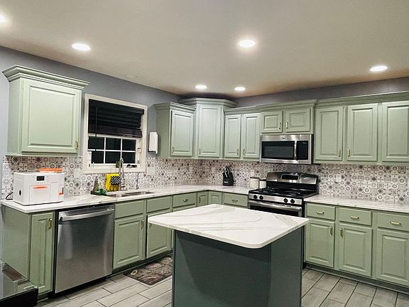 2nd image of 906 Vanderbilt Dr