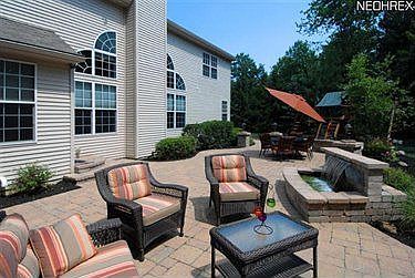 4th image of 30987 Kilgour Dr