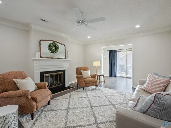 302 Kensington Ct SW Unit 302, Huntsville, AL 35802