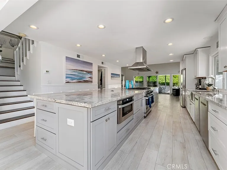 499 Nyes Pl — Photo 9