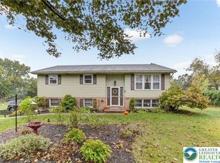3846 Hillside Dr, Schnecksville, PA 18078