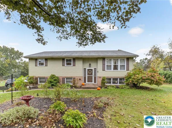 3846 Hillside Dr, Schnecksville, PA 18078