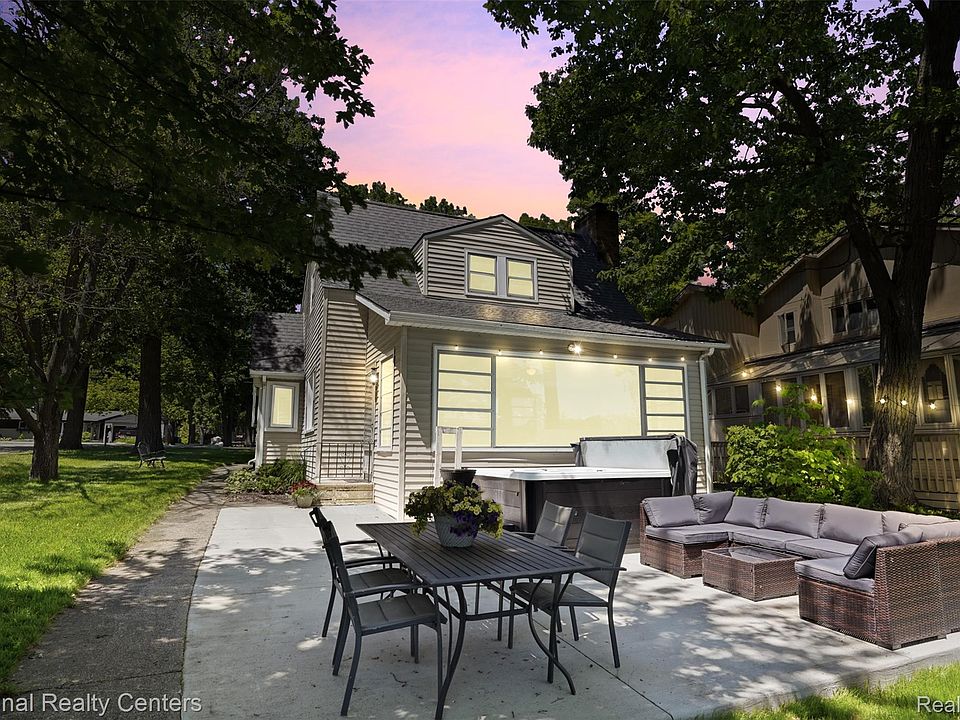 1st image of 3889 Lakewood Dr