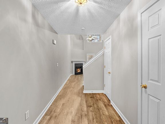 4th image of 1907 Manhattan Pkwy