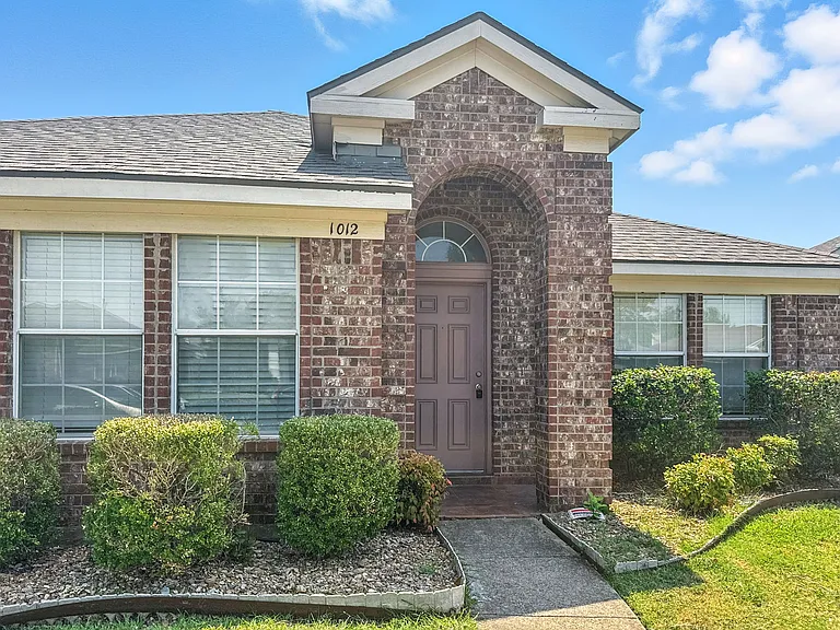 1012 Blackenhurst Ln — Photo 3
