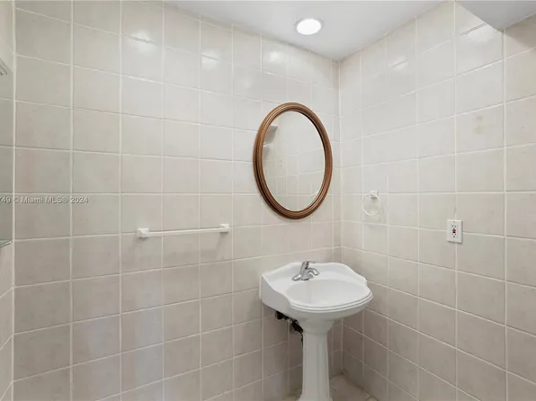 1205 Mariposa Ave APT 322, Coral Gables, FL 33146