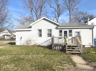 923 King Ct, Dixon, IL 61021