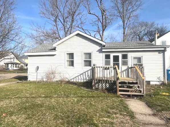 923 King Ct, Dixon, IL 61021