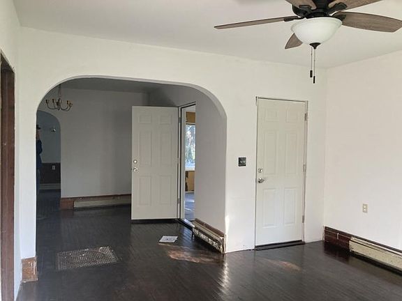 4th image of 3386 River St