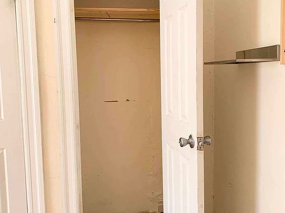4th image of 576 Parkside Ave #A4
