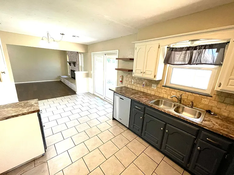 908 Cooper Ln — Photo 16