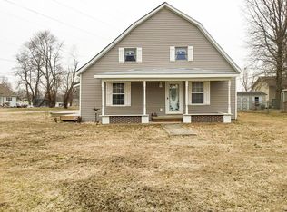 902 E Mill St, Staunton, IL 62088