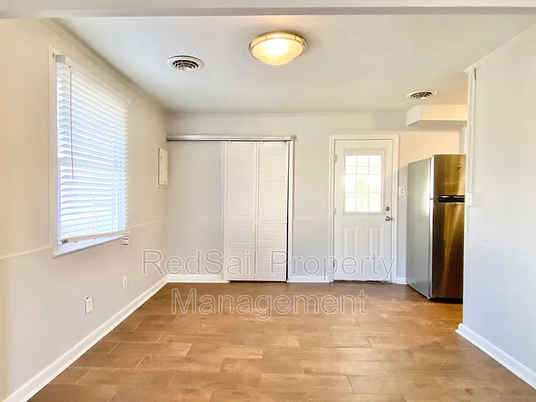 323 Roane Dr — Photo 7