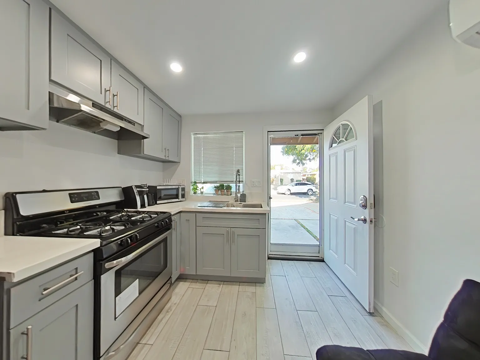 1 bed, 435 sqft, $1,800 — Photo 2