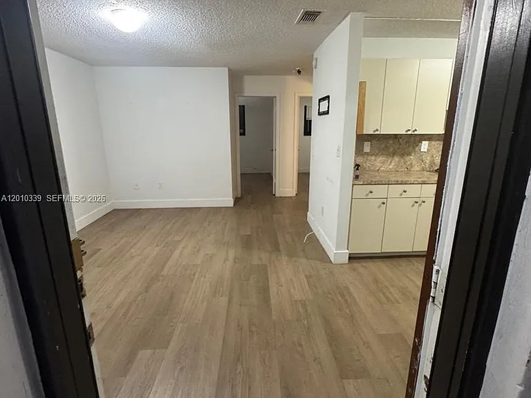120 W 10th St #10 — Photo 3
