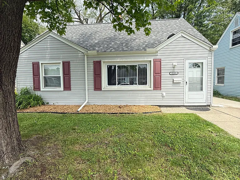 17393 Lincoln Ave — Photo 1