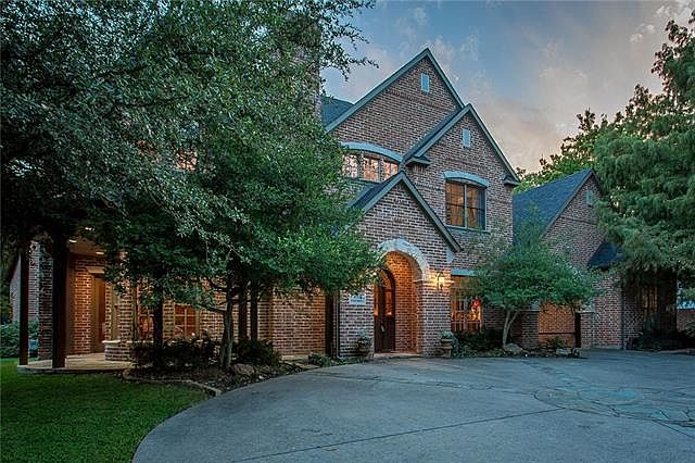 2nd image of 4513 Knightsbridge Dr