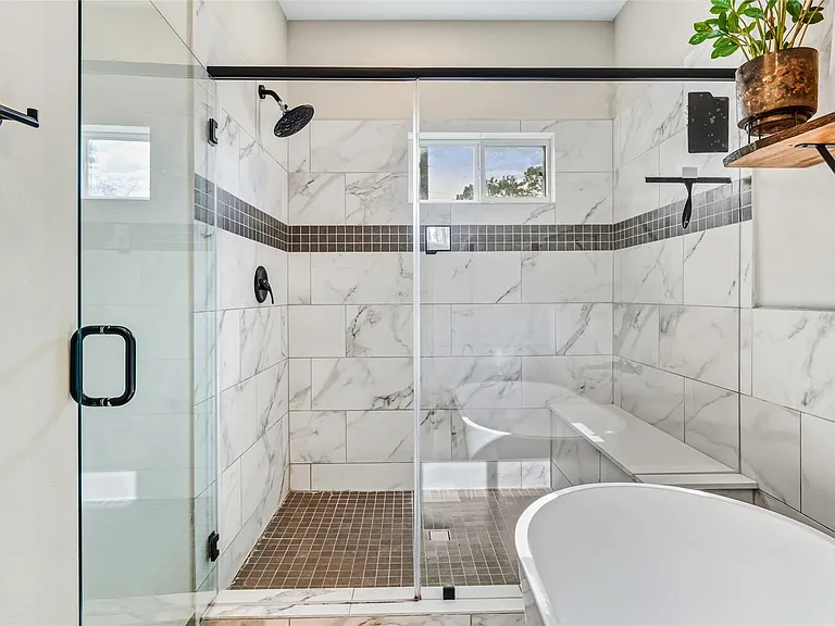 5202 Pinemont Creek Ln — Photo 11