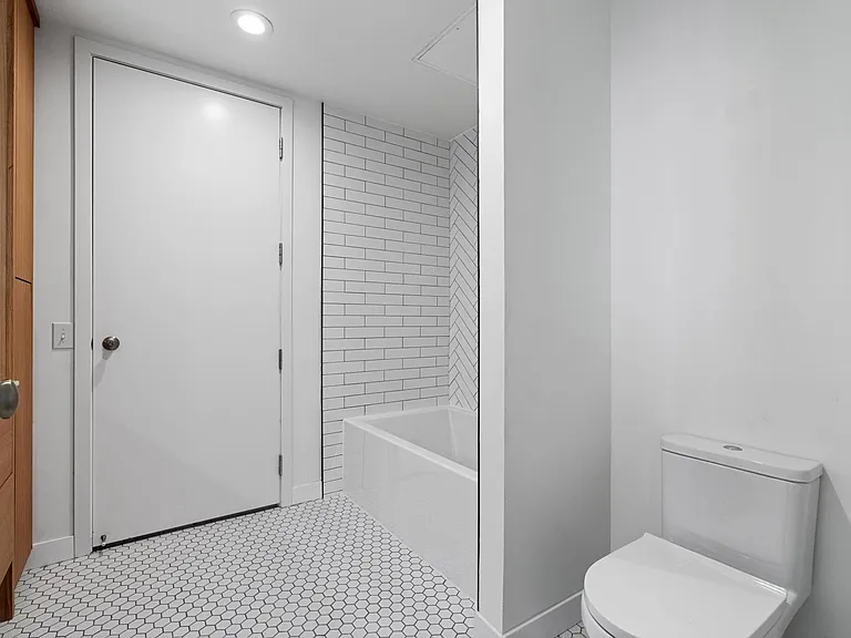 290 Market St #702 — Photo 37