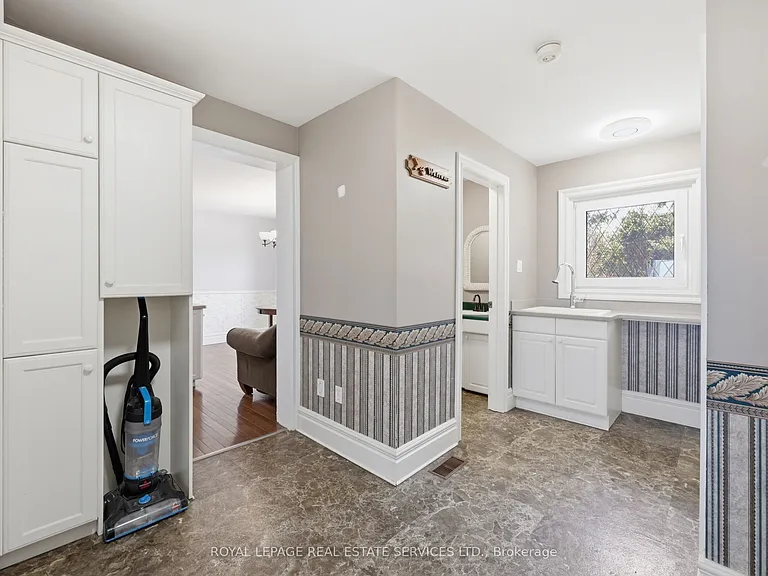 8 Lakeshore Dr — Photo 17