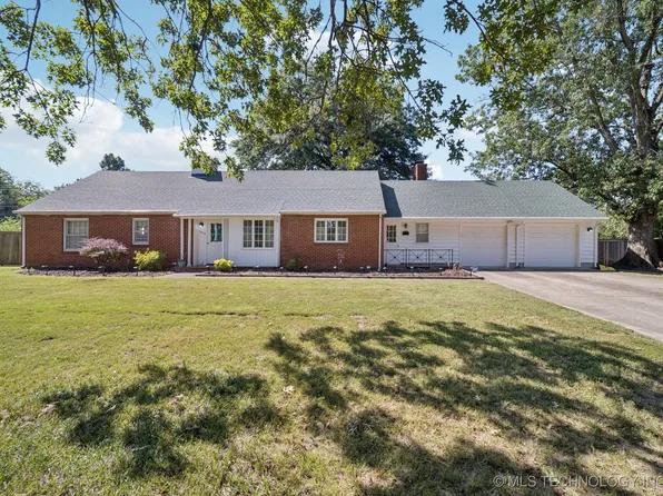 1612 E 7th St, Okmulgee, OK 74447